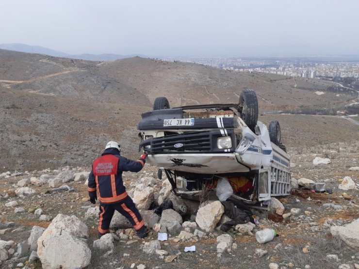 Malatya’da kamyon şarampole devrildi: 1 ölü