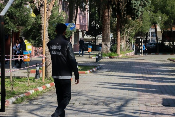 Manisa’da okul önlerinde narkotik denetimi