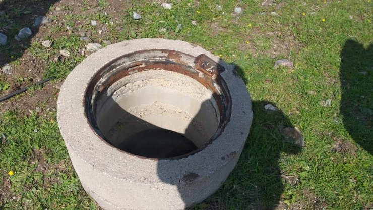 Hırsızlar kanalizasyon kapaklarını çaldı