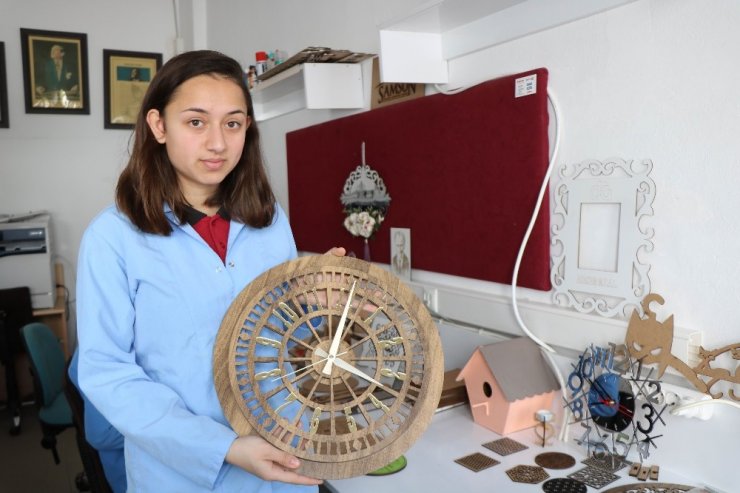 Lise öğrencileri eğitim materyallerinin seri üretimine başladı