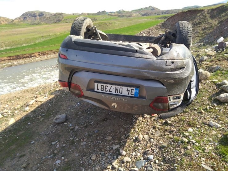 Siirt’te kontrolden çıkan araç takla attı: 2 yaralı