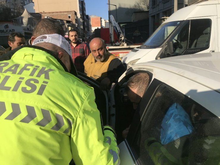 İstanbul’un göbeğinde “bonzaili” sürücü dehşeti: Polis zor anlar yaşadı
