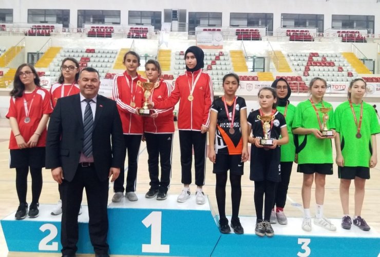 Sivas’ta düzenlenen okullar arası masa tenisi sona erdi