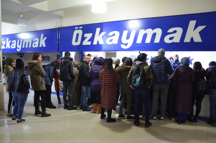 Üniversite öğrencileri terminallerde yoğunluk oluşturdu