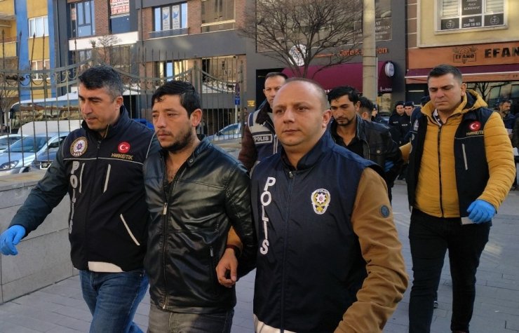 Uyuşturucu operasyonunda gözaltına alınan 8 şüpheli adliyede