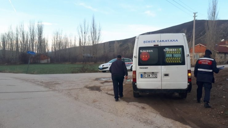 Şuhut’ta jandarma ekipleri okul servislerini denetledi