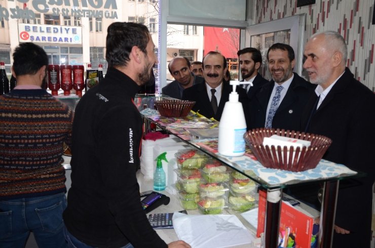 AK Parti heyeti esnafı ziyaret etti