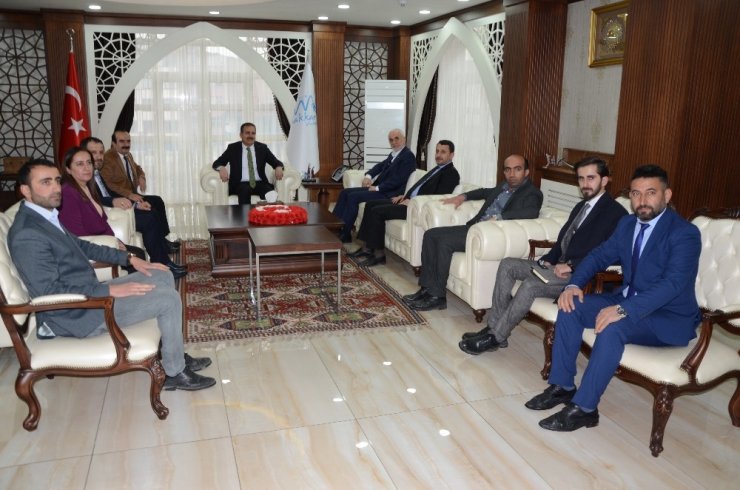 AK Parti heyeti esnafı ziyaret etti