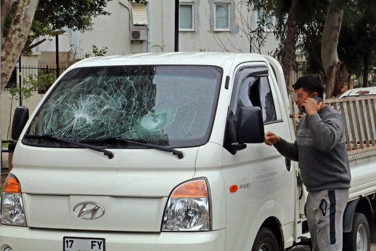 Tartıştığı akrabasına kızdı, sinirini emanet kamyonetten çıkardı