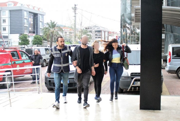 Alanya’da otel baskınında yakalanan uyuşturucu tacirleri adliyede