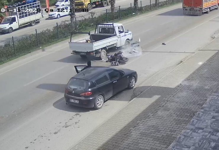 Kamyonetin altında 50 metre sürüklendi, o anları izleyince gözlerine inanamadı