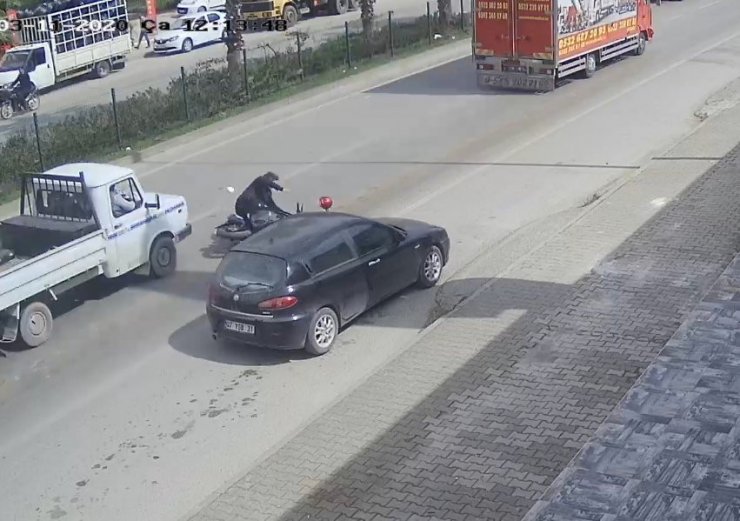 Kamyonetin altında 50 metre sürüklendi, o anları izleyince gözlerine inanamadı