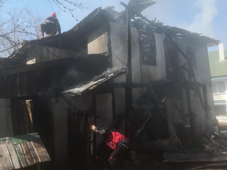 Bolu’da, yangın sonucu ahşap evde hasar oluştu