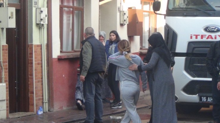 Ahşap ev alevlere teslim oldu
