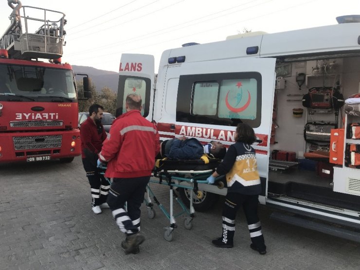 İki otomobil kafa kafaya çarpıştı; 1’i ağır 4 kişi yaralandı