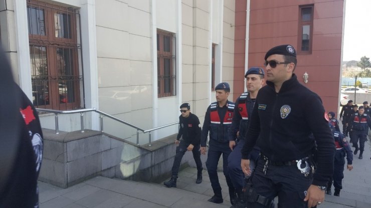 Suç örgütüne darbe: 5 tutuklama