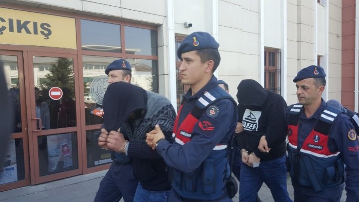 Suç örgütüne darbe: 5 tutuklama
