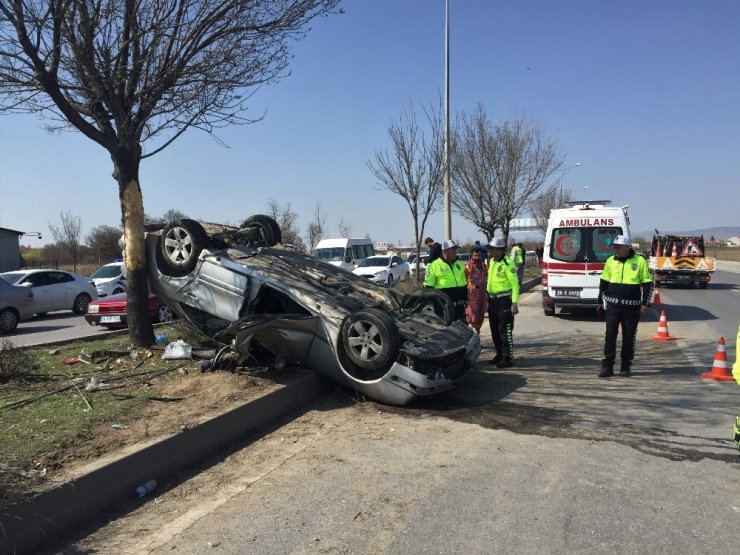 İş makinesine çarpan otomobil takla attı: 1 ölü