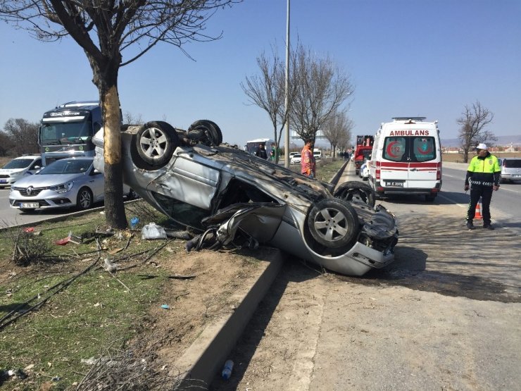 İş makinesine çarpan otomobil takla attı: 1 ölü