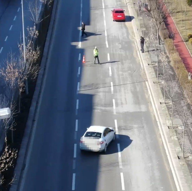 Eskişehir’de dronlu trafik denetiminde ilginç görüntüler