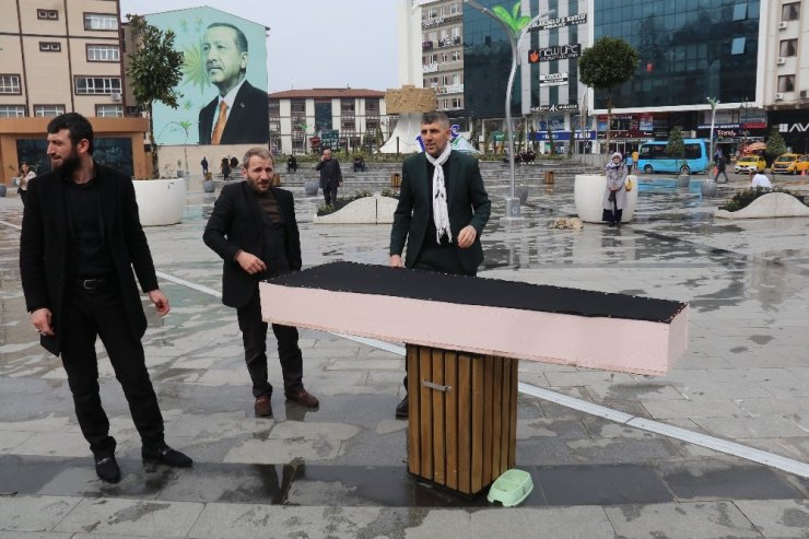 AK Parti’den DEVA Partisi’ne geçen partililer için gıyabi cenaze namazı kılmak istediler ama