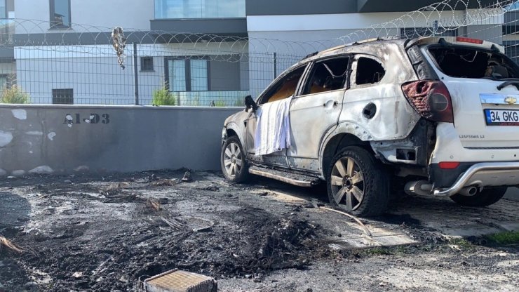 Kocaeli’de alev alan 3 araç kullanılamaz hale geldi