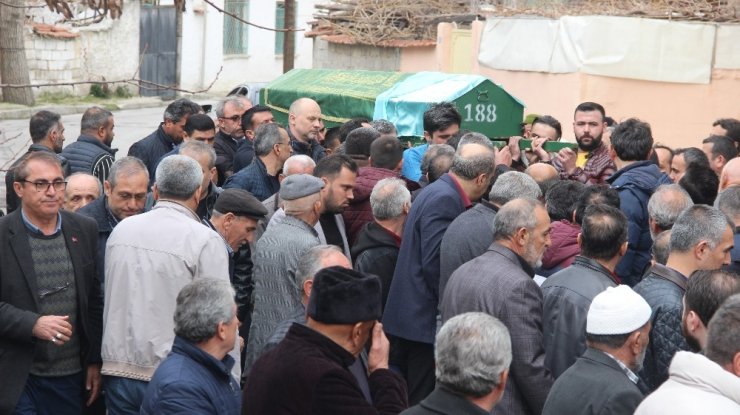 Cinayete kurban giden kadın son yolculuğuna uğurlandı