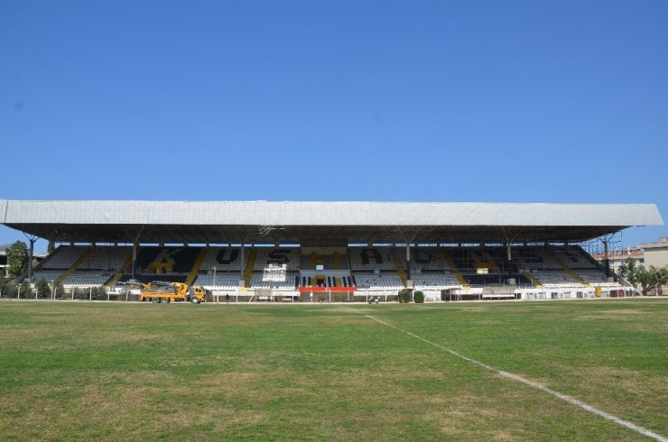 Kuşadası’nın emektar Özer Türk Stadyumu yenileniyor