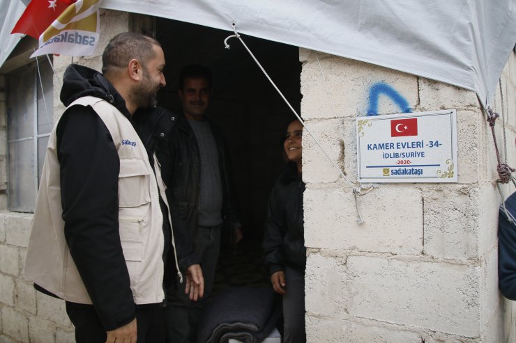 Sadakataşı, İdlib'de inşa ettiği briket evlere yerinden edilenleri yerleştirdi
