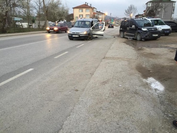 Kaynarca’da iki araç çarpıştı: 1 yaralı