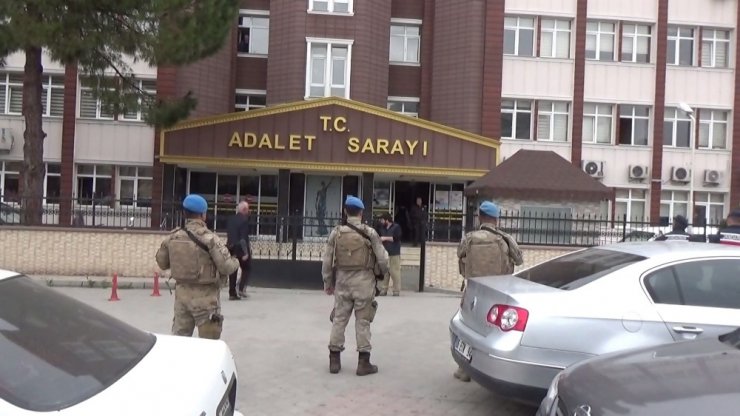 Boğazı kesilen kadının katil zanlısı oğlu tutuklandı