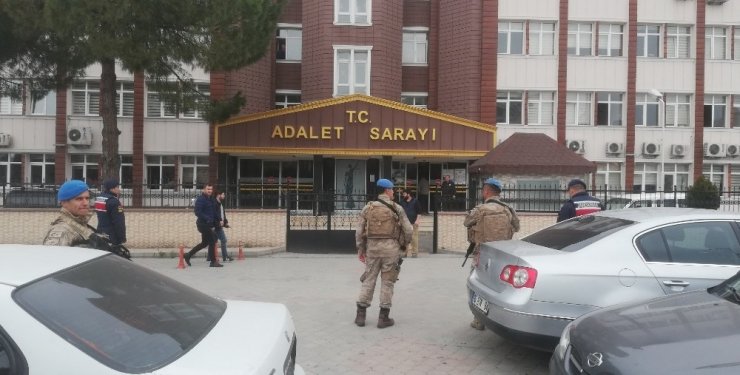 Boğazı kesilen kadının katil zanlısı oğlu tutuklandı
