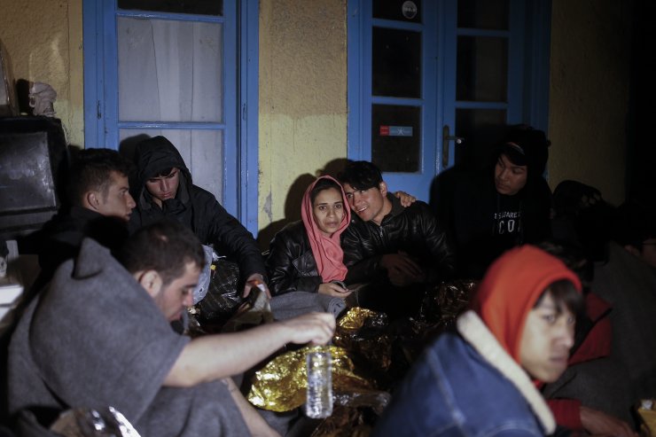 Sığınmacıların Midilli'ye geçişleri sürüyor