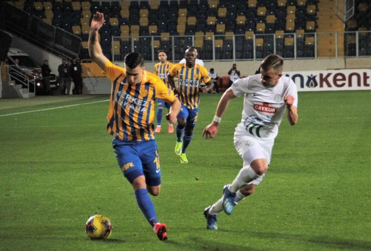 Süper Lig: MKE Ankaragücü: 2 - Çaykur Rizespor: 1 (İlk yarı)