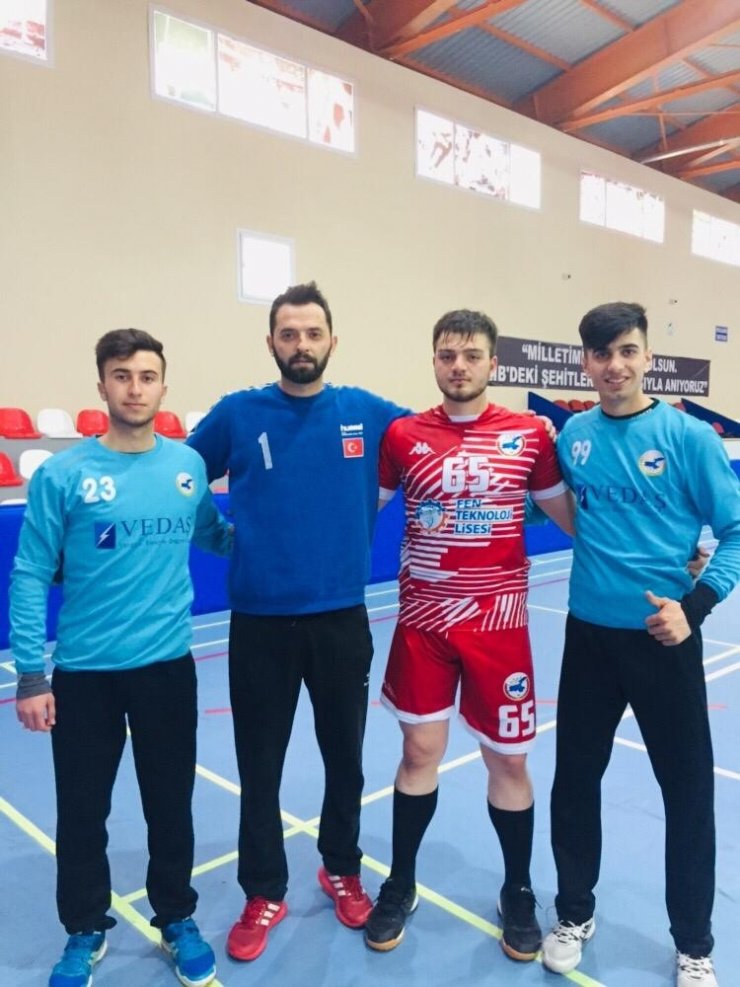 Van Erek Beş Yıldız Erkek Hentbol takımı play-off’u garantiledi