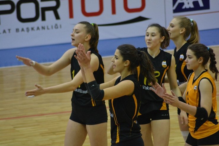 Vakıfbank ve Kayseri OSB Teknik Koleji 1. Lige yükseldi