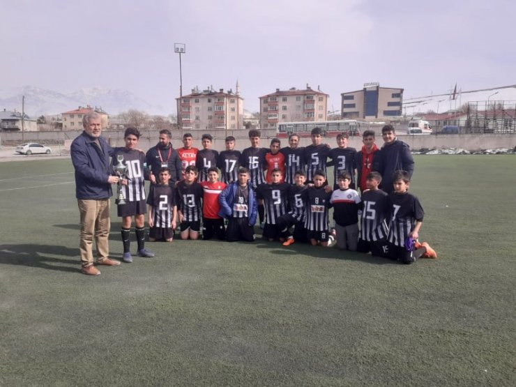 U-14 şampiyonu Van Altay eğitim spor oldu