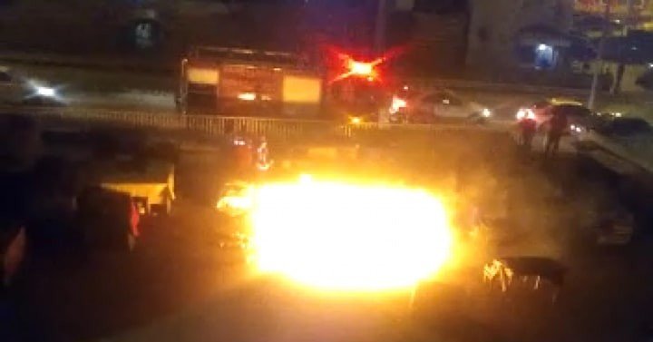 Pazar yerinde çıkan yangında tezgahlar kullanılmaz hale geldi