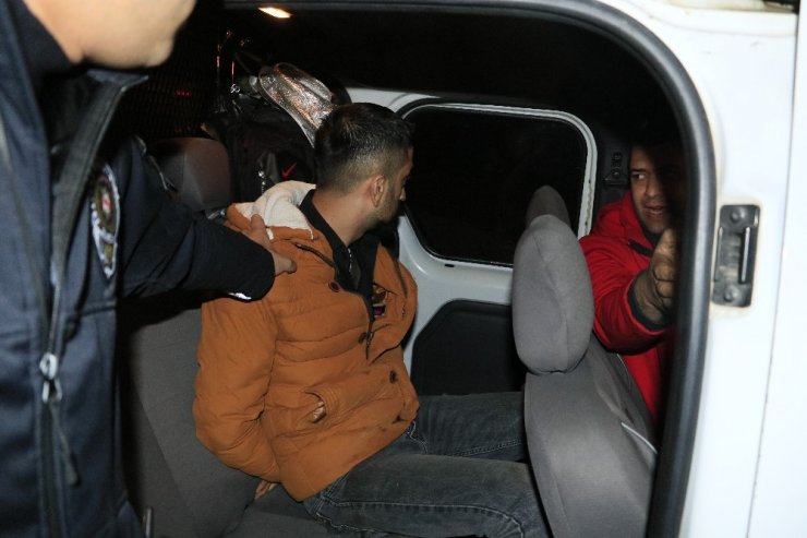 Havaya ateş açan maganda otomobiliyle kaçmak isterken yakalandı