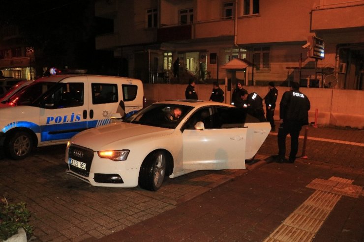 Havaya ateş açan maganda otomobiliyle kaçmak isterken yakalandı