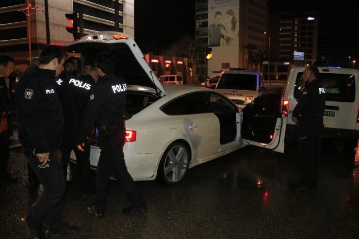Havaya ateş açan maganda otomobiliyle kaçmak isterken yakalandı