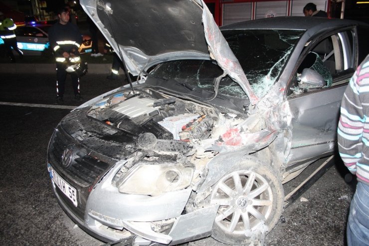 Karayoluna ters yönden çıkarak kamyon ile çarpıştı