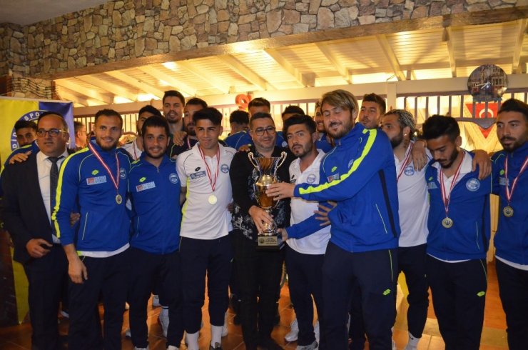 Şampiyon Didimspor kupasını kaldırdı