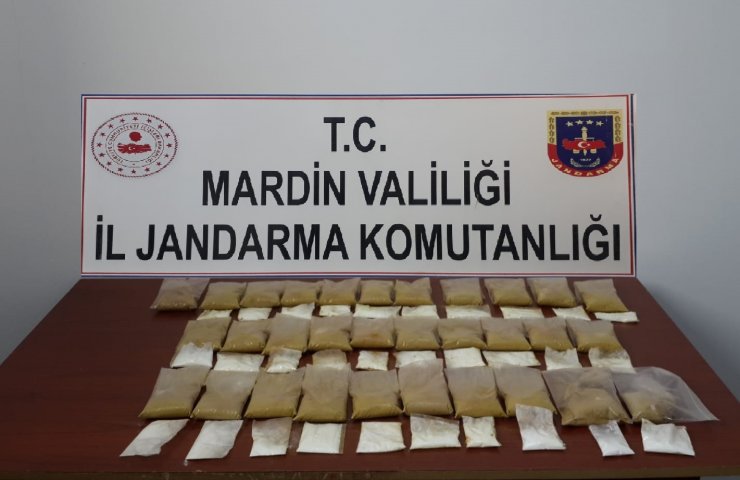 Baharat kokusuyla uyuşturucuyu gizlemeye çalışan şüpheli yakalandı