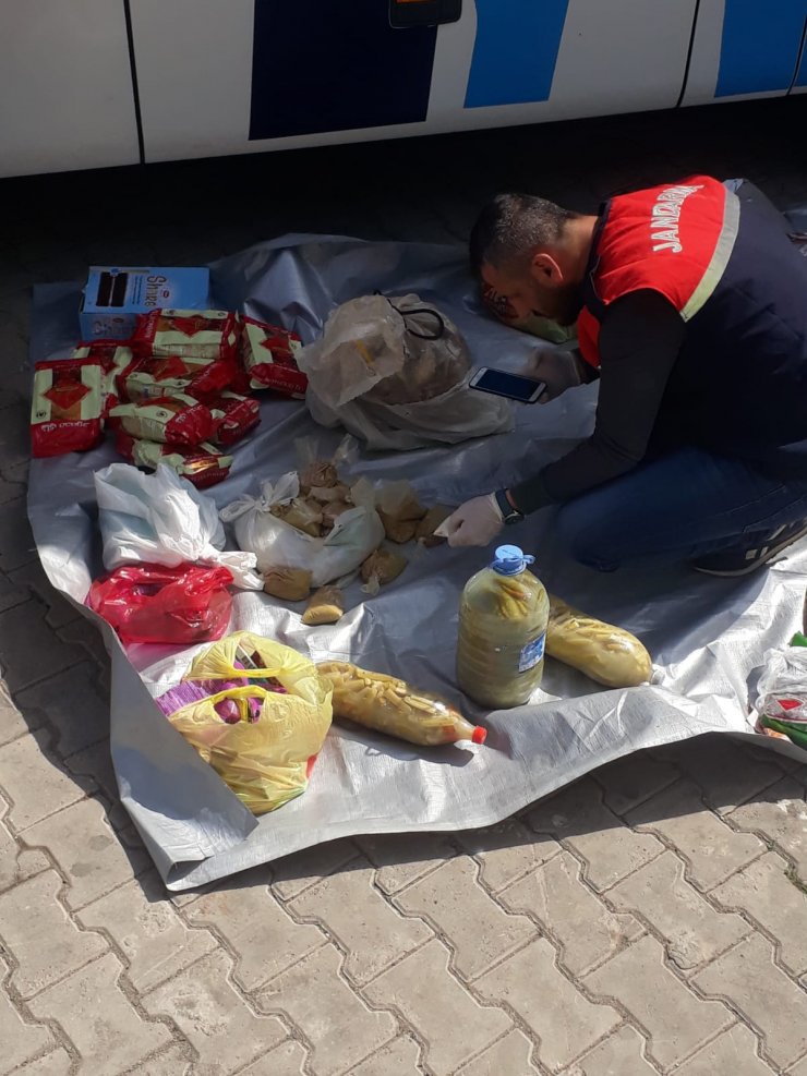 Baharat kokusuyla uyuşturucuyu gizlemeye çalışan şüpheli yakalandı