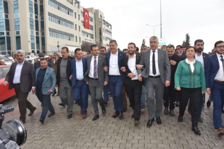 Başkan Aydar’a destek için belediyeye akın ettiler