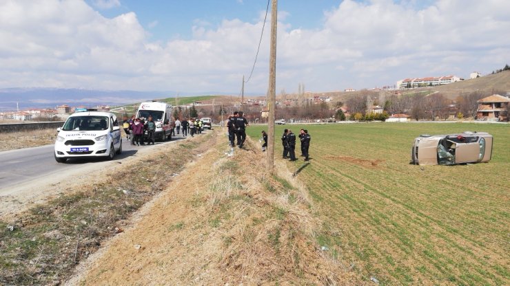 Çorum'da otomobilin devrilmesi sonucu bir kişi öldü, bir kişi yaralandı