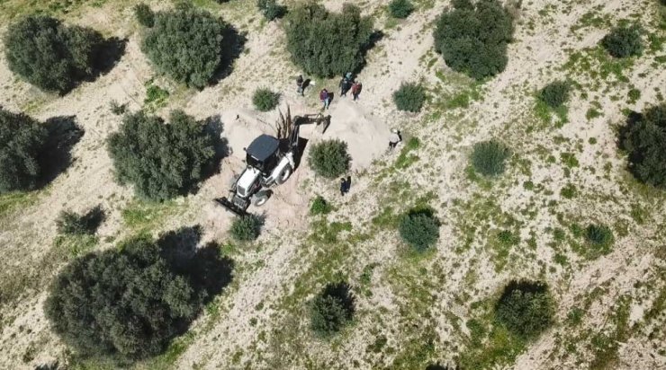 Manisa’da kaçak definecilere drone ile suçüstü