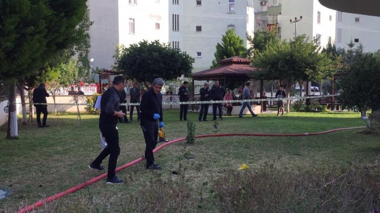 Apartmandaki yangından korkan kadın 8. kattan aşağı düştü