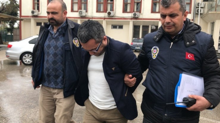 Sahte 100 liralarla 10 bin liralık altın alıp, kaçtı
